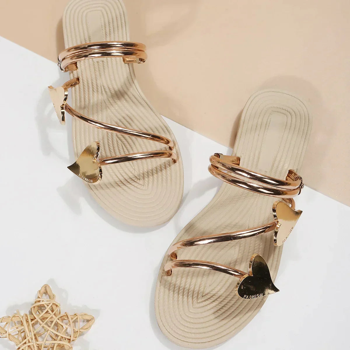Lovique | Platte metallic sandalen voor dames - Elegant open teen hart ontwerp