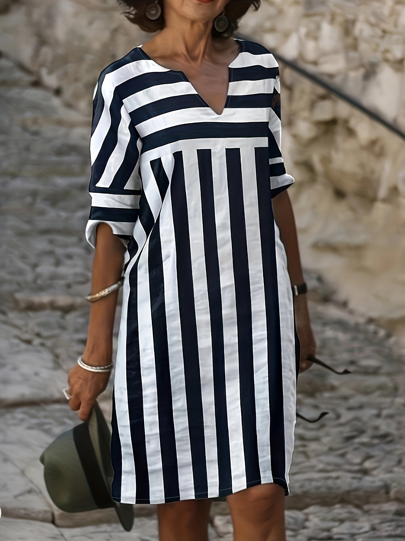 Trenya | Midi-jurk met gestreepte V-hals - halve mouwen, lichtgewicht katoen, casual zomertuniek
