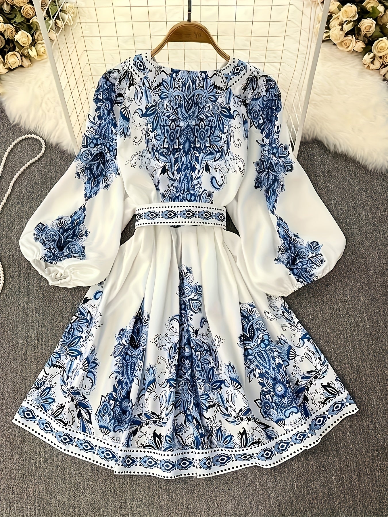 Florica | Vintage bloemenprint jurk met V-hals - Lantaarnmouwen, A-lijn met ceintuur