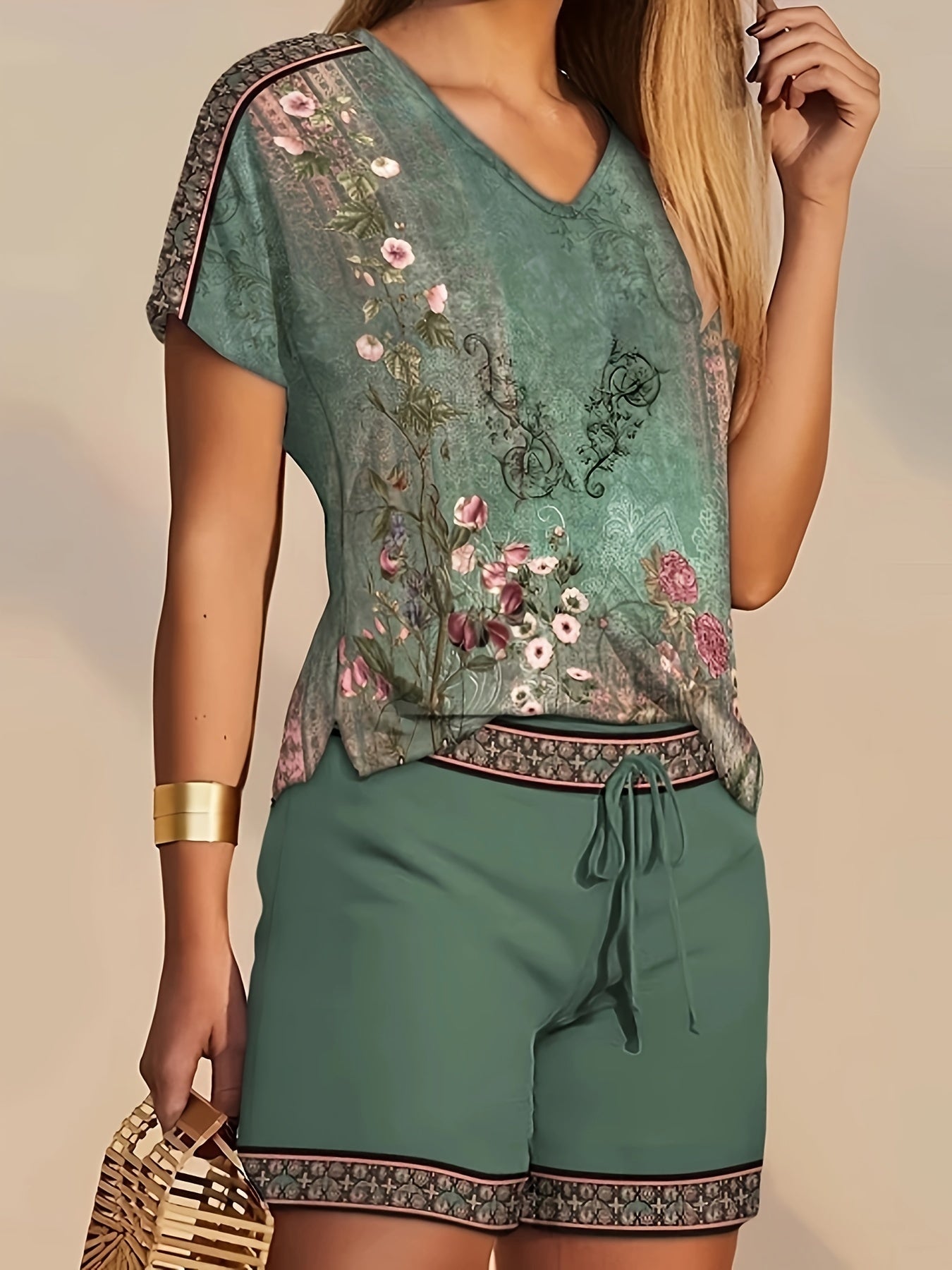 Oriana | V-neck Bohemian Floral Print Top & Drawstring Shorts 2-Piece Set for Women – Casual Retro Outfit
