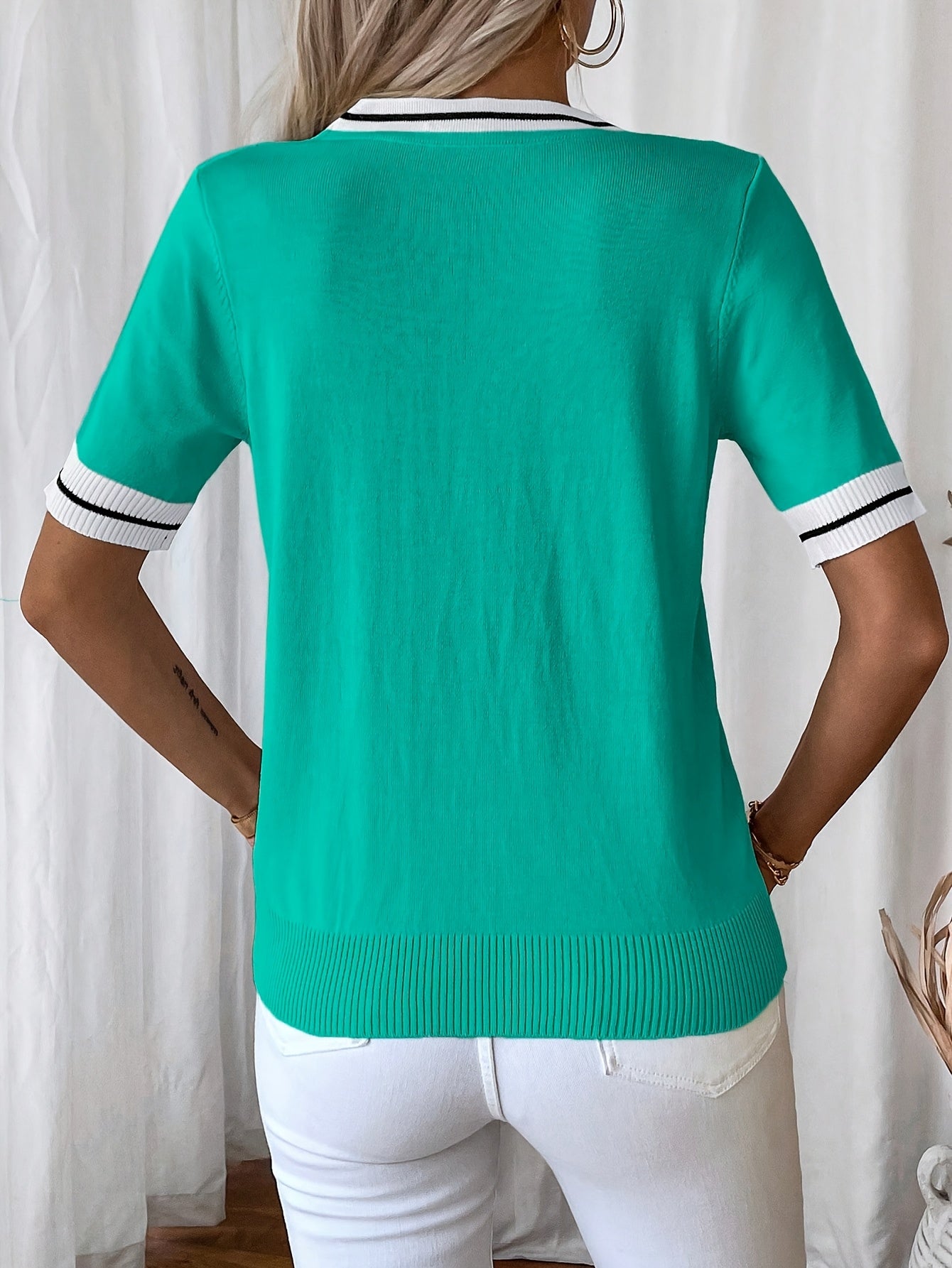 Danika | Casual dames-T-shirt met V-hals en strikdetail - Kleurblok top met korte mouwen