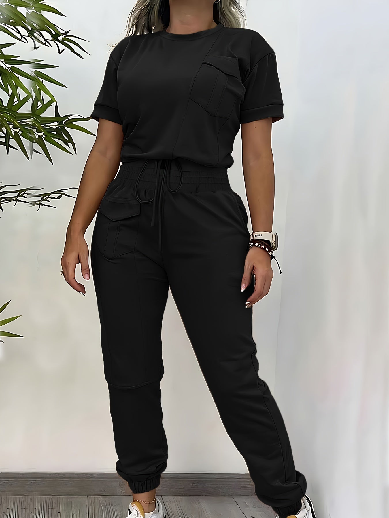 Helmi | Casual tweedelige damesset - T-shirt & Joggerbroek met koord