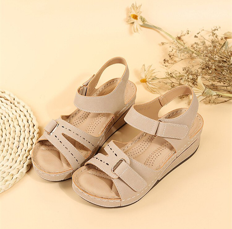 EzyStep | Retro Orthopedische Sandalen met Zachte Sleehak & Klittenbandsluiting