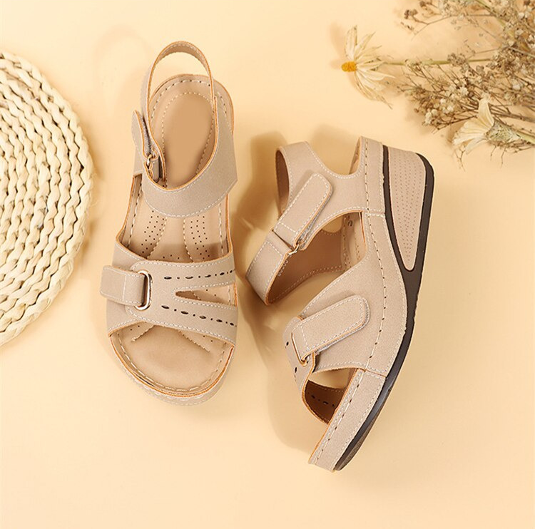 EzyStep | Retro Orthopedische Sandalen met Zachte Sleehak & Klittenbandsluiting