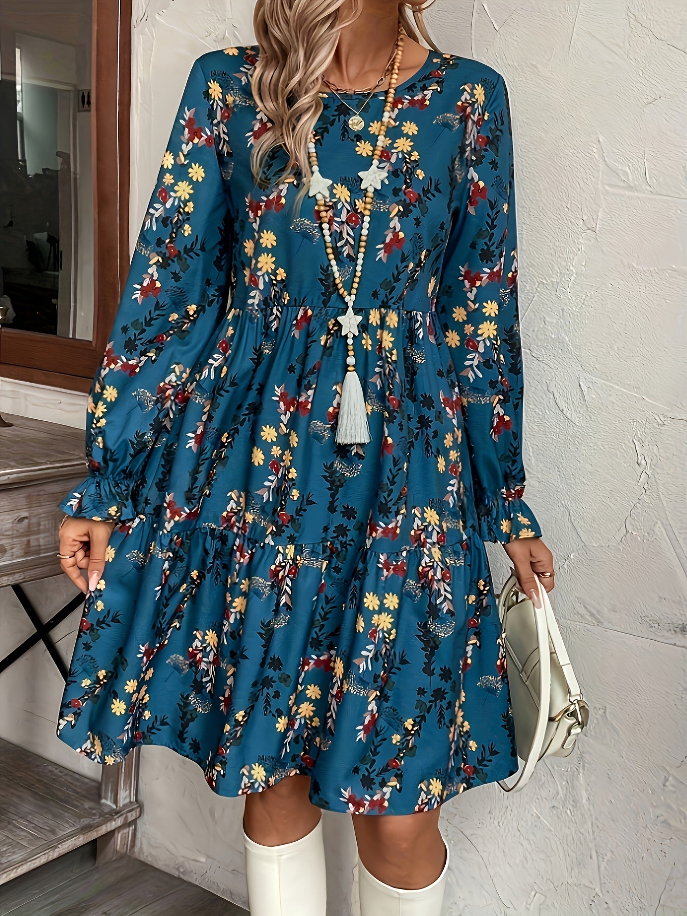 Alida | Damesjurk met bloemenprint en losse zoom en mouwen - Casual Vakantiejurk