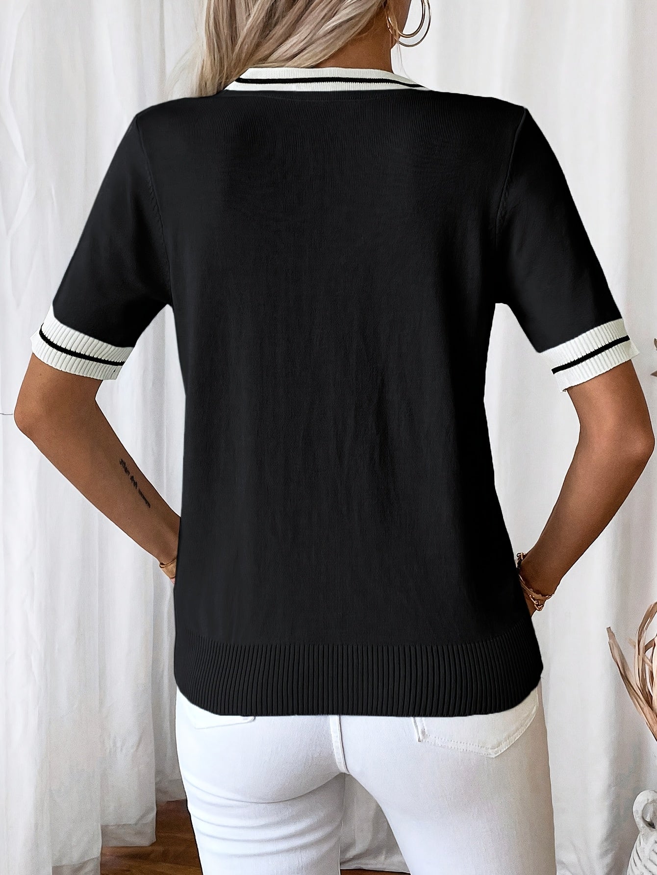 Danika | Casual dames-T-shirt met V-hals en strikdetail - Kleurblok top met korte mouwen