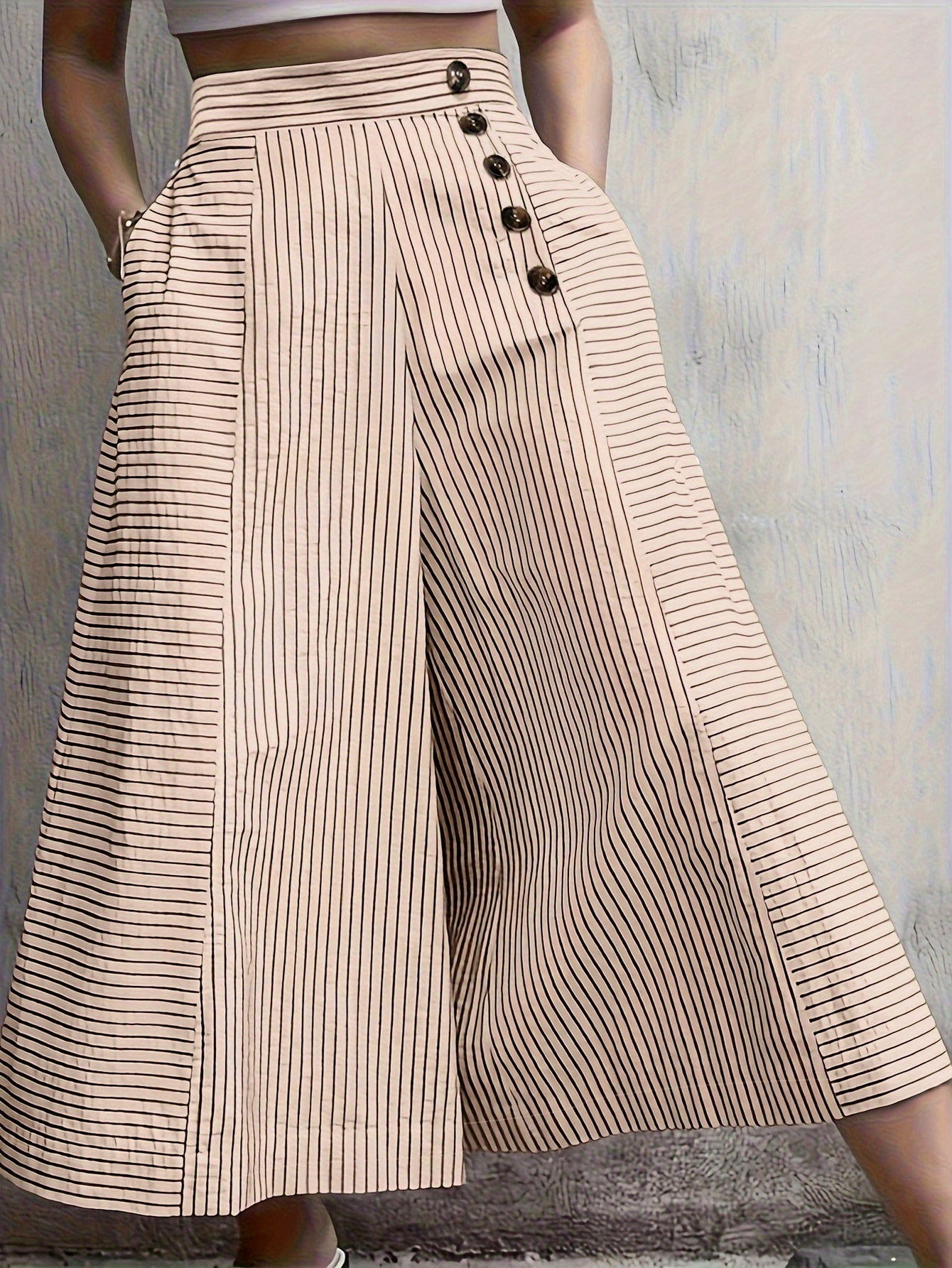 Noreia | Casual gestreepte broek met hoge taille en wijde pijpen - Los model, knoopdetail