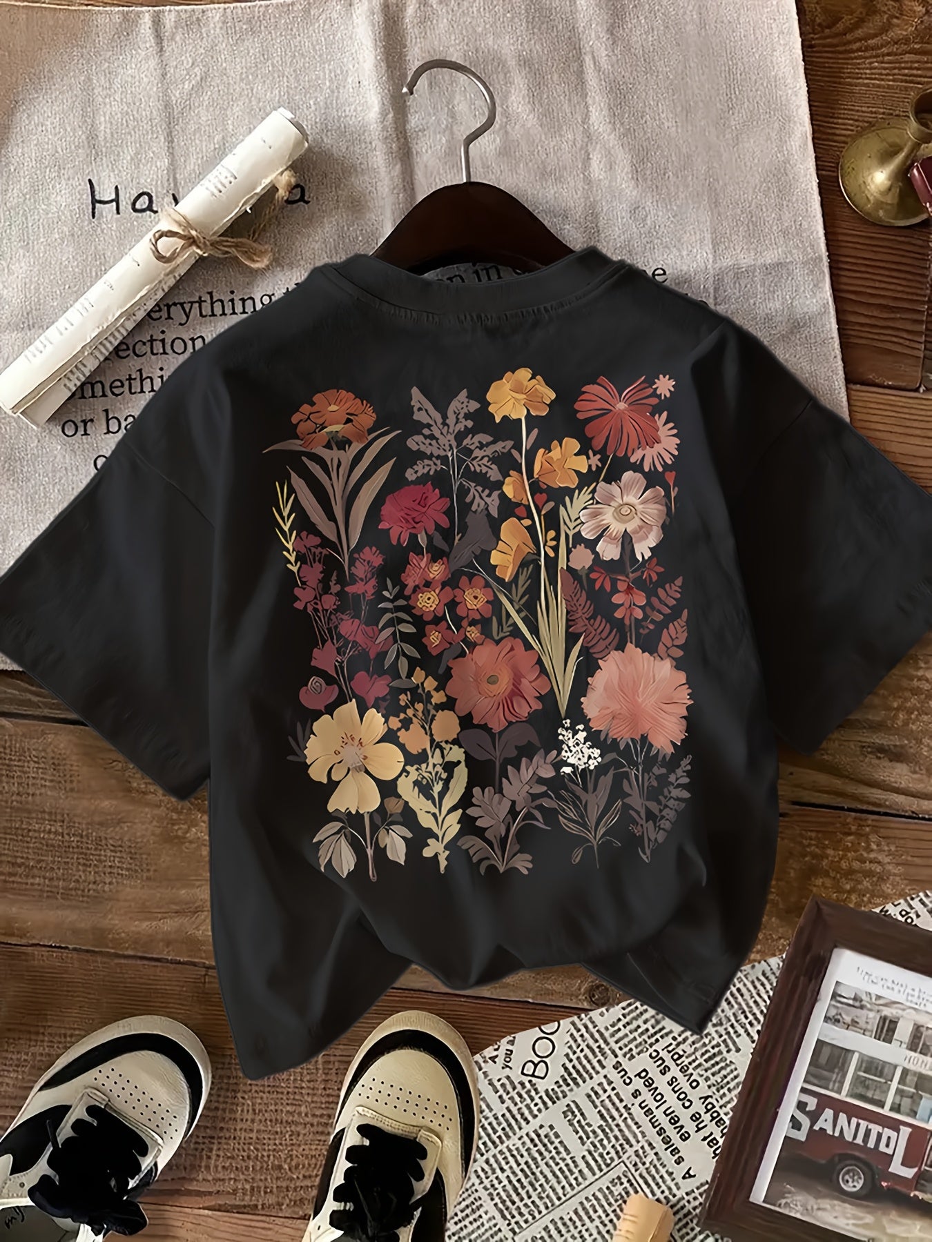 BotaniTee | Gebloemd grafisch T-shirt - Korte mouwen, ronde hals, casual katoenen T-shirt
