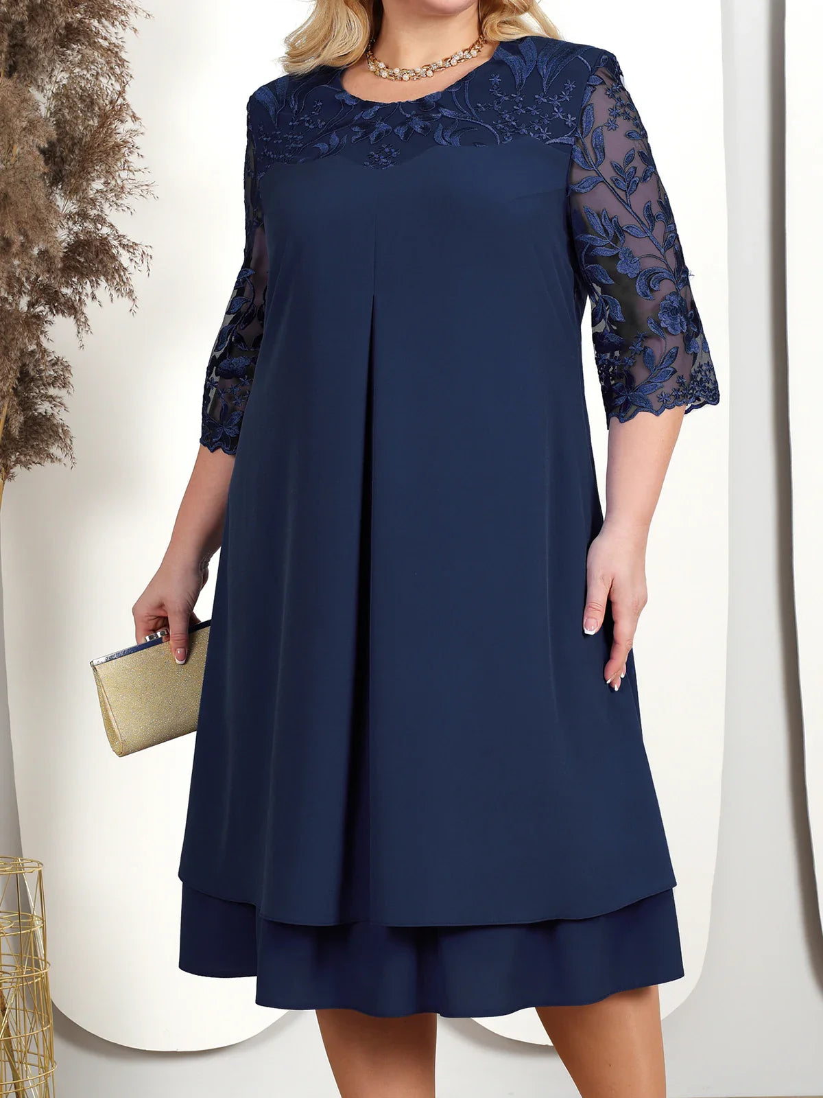 Talina | Geborduurde Midi Avondjurk Plus Size - Halve Mouwen van Mesh, Bloemig Kantdetail