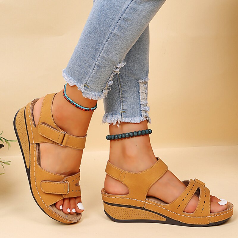 EzyStep | Retro Orthopedische Sandalen met Zachte Sleehak & Klittenbandsluiting