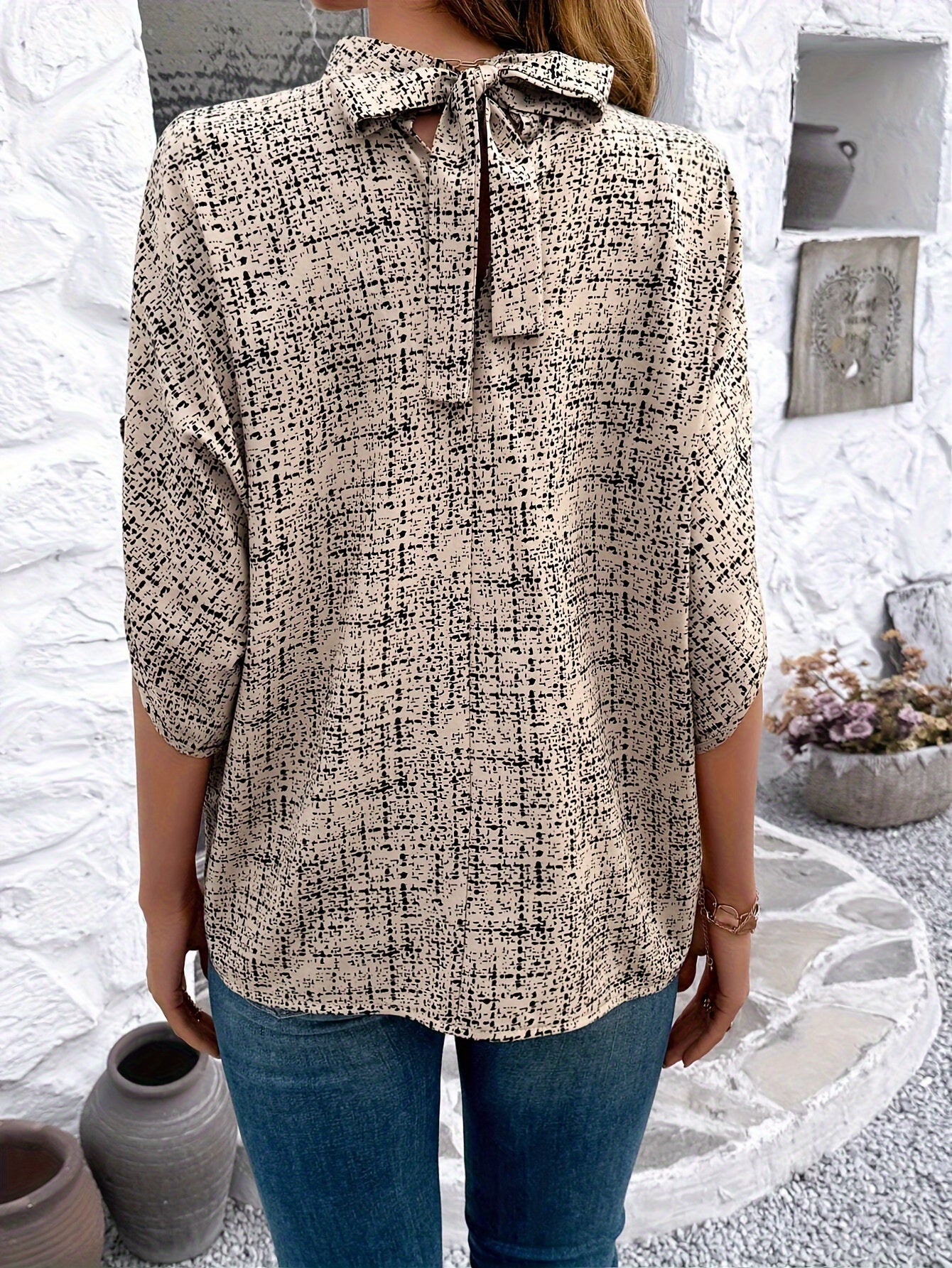 Salomea | Elegante blouse met alloverprint en schijnbare hals - Halve mouwen, lichtgewicht damestop