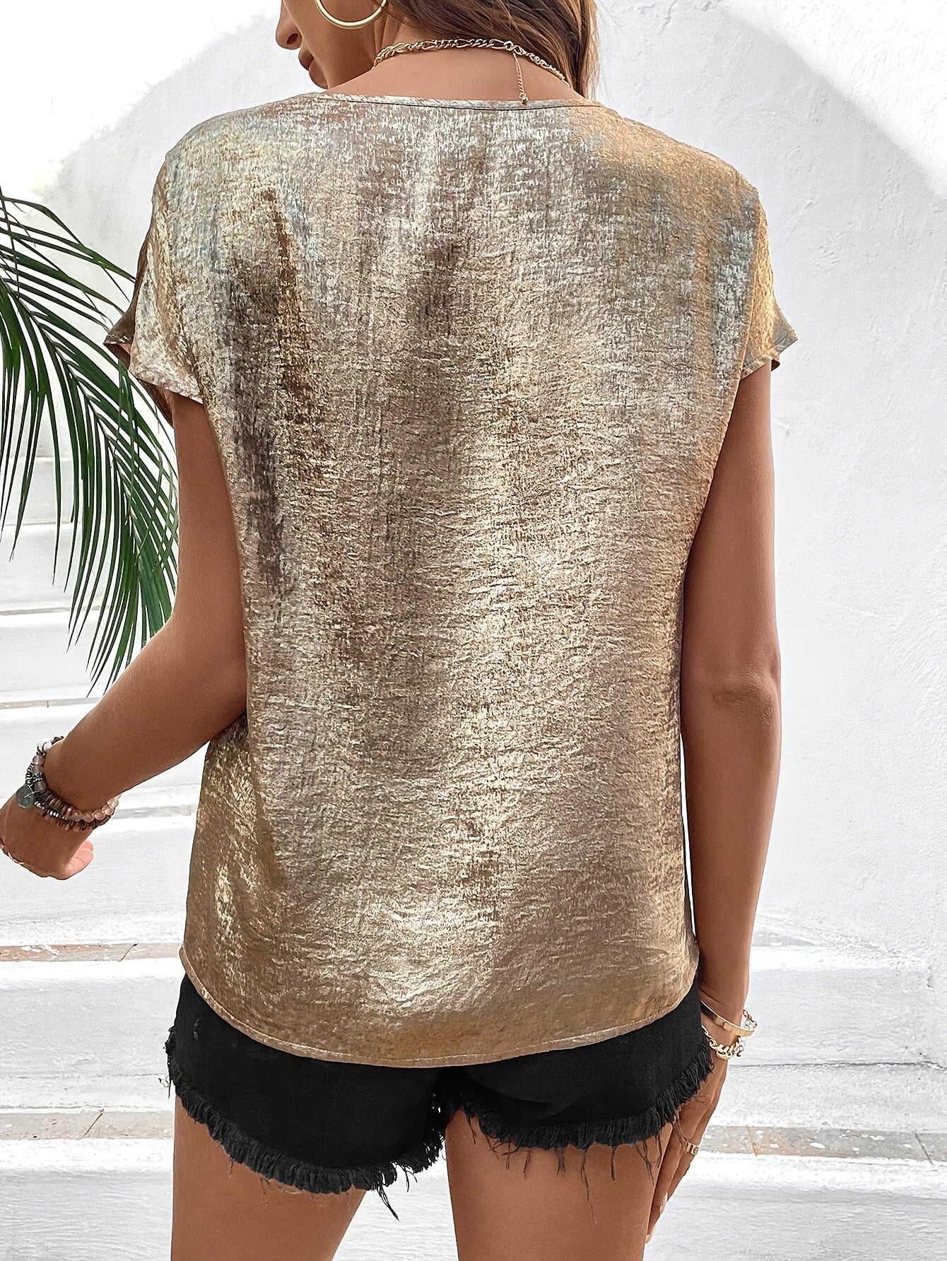 Khianna | Vrouwen Elegante V-Hals Korte Mouw Top met Gouden Folieprint