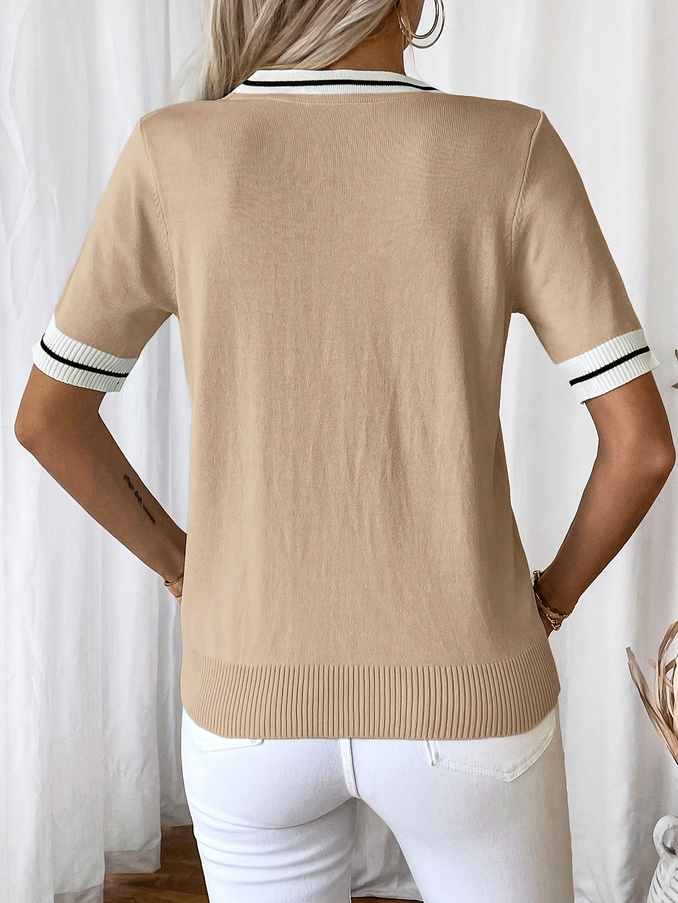 Danika | Casual dames-T-shirt met V-hals en strikdetail - Kleurblok top met korte mouwen