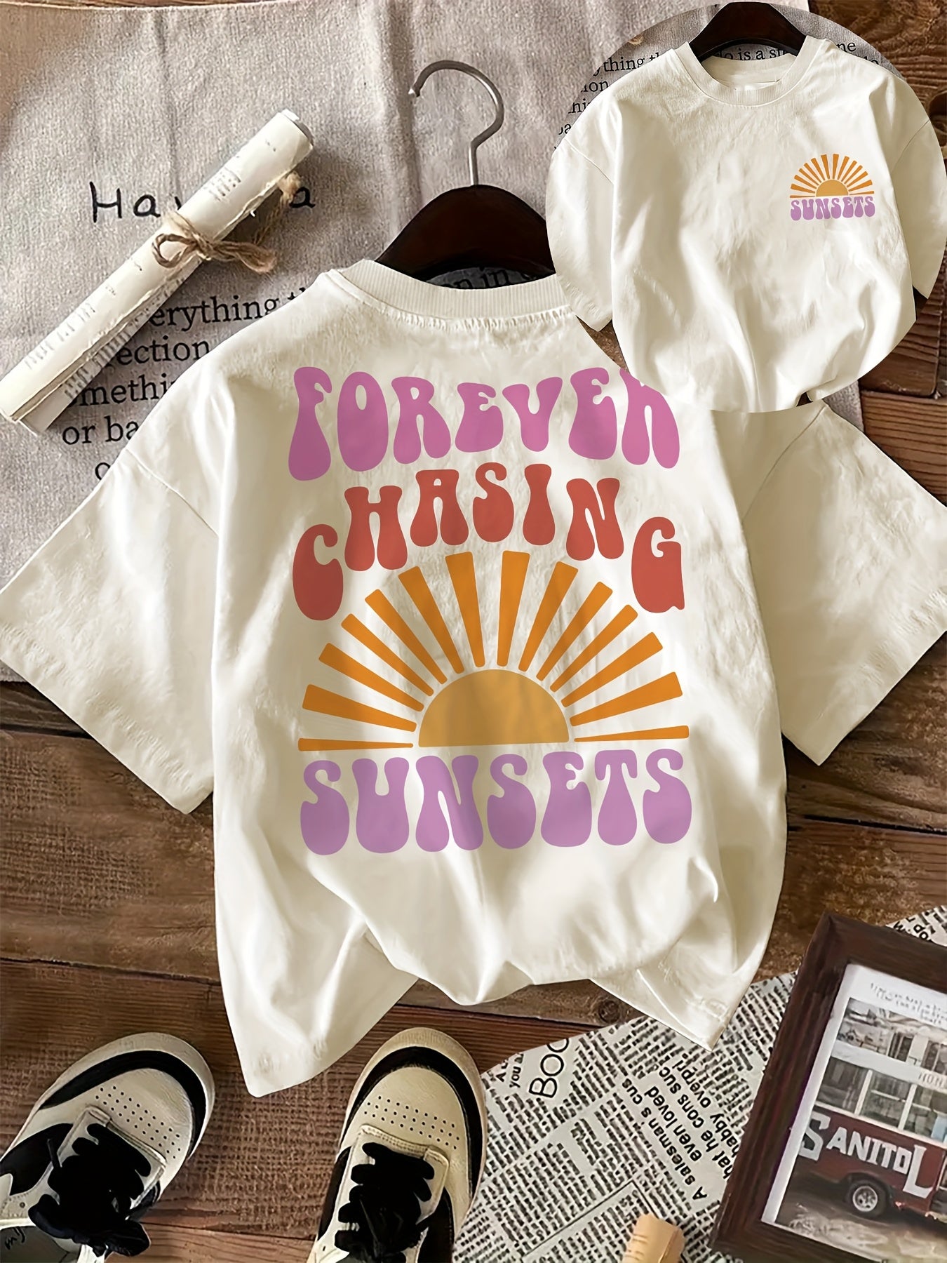 SunChase | Katoenen T-shirt met grafische print voor dames - “Forever Chasing Sunsets”.