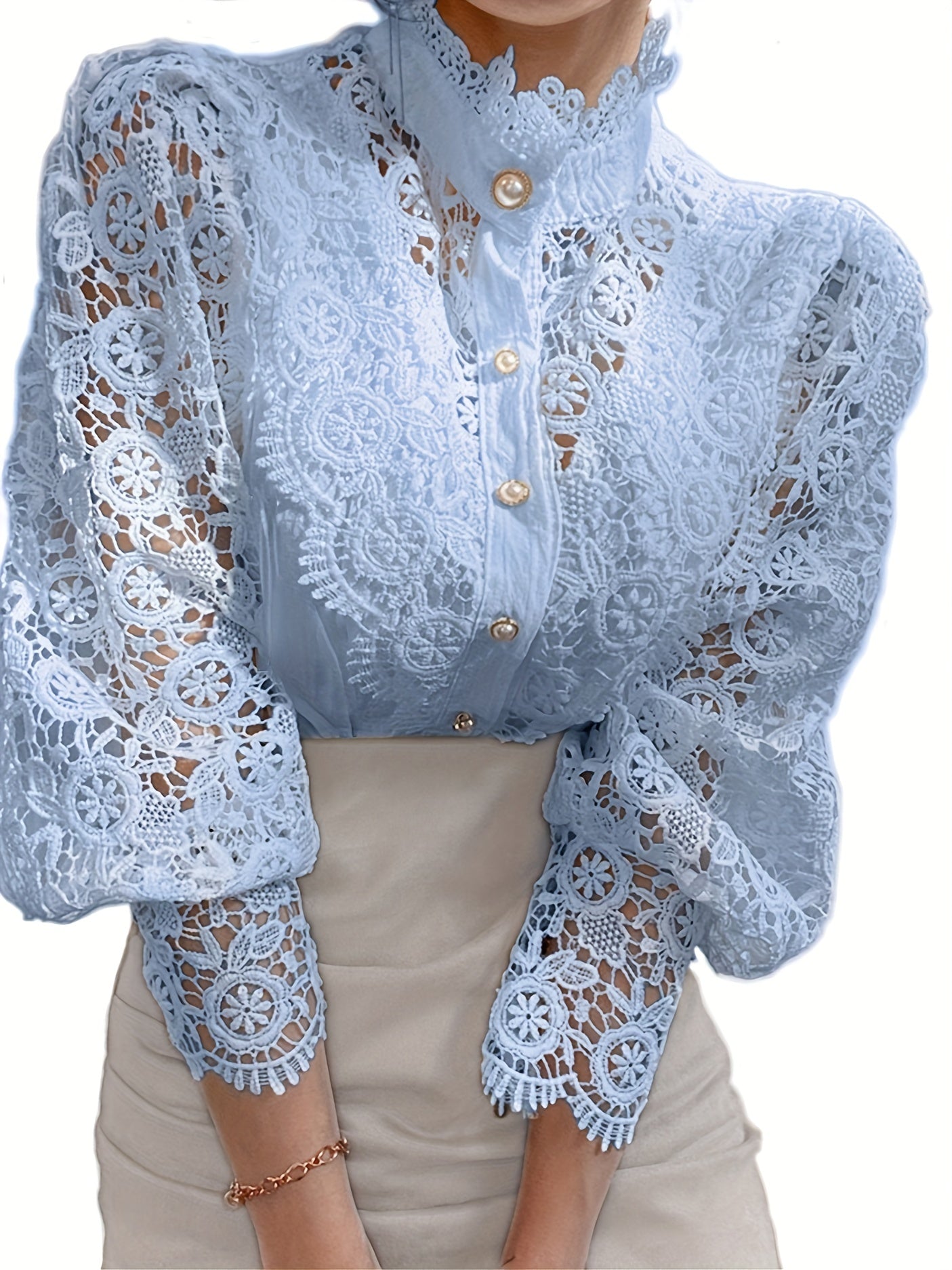 Lalique | Victoriaanse kanten damesblouse met parelknop en lange mouwen