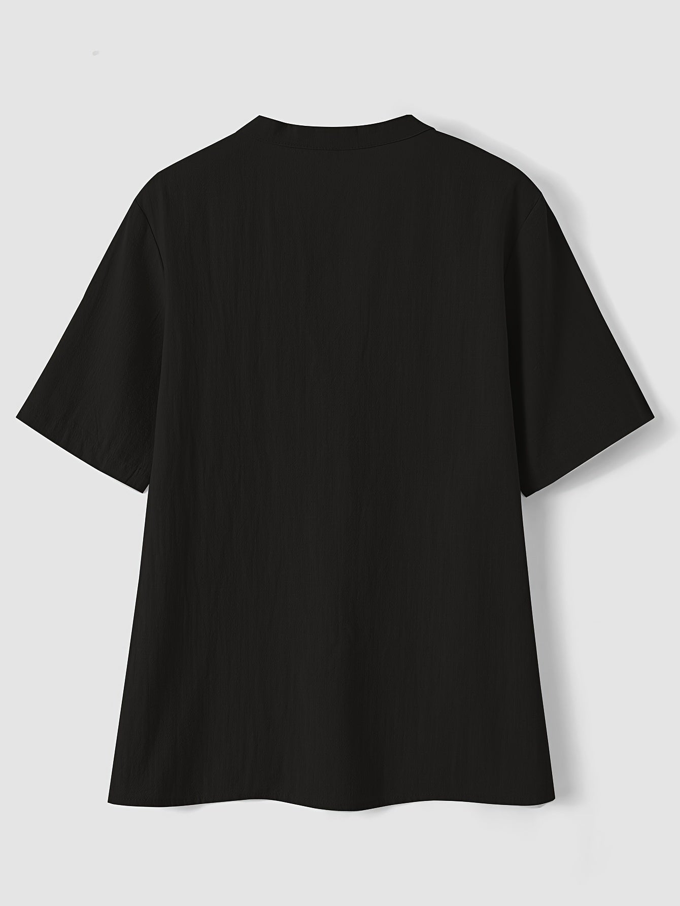 Mattea | Losvallende damesblouse met V-hals en korte mouwen en knoopdetail