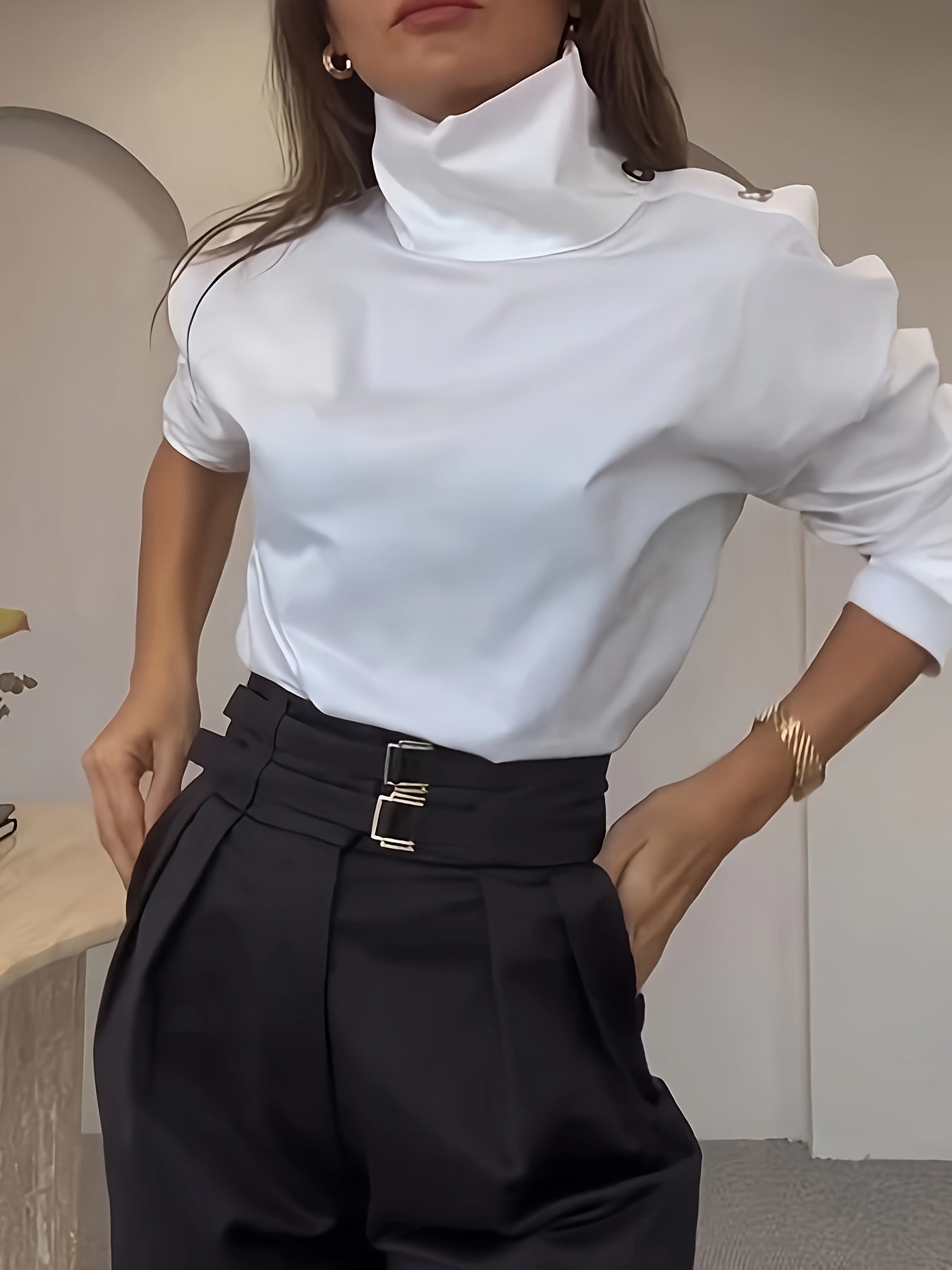 Mazarine | Elegante damesblouse met hoge hals - lange mouwen, knoopdetail, lichtgewicht polyester