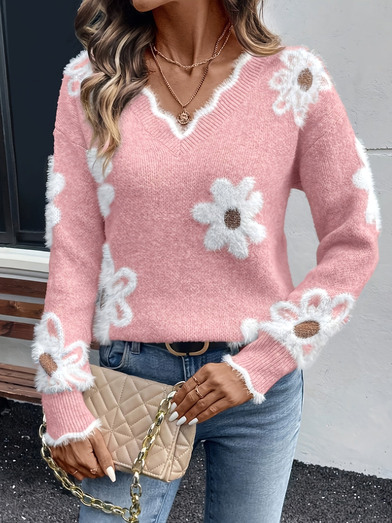 Zirelle | Gebloemde damestrui met fluffy V-hals - Wit madeliefjesmotief, casual gebreide top
