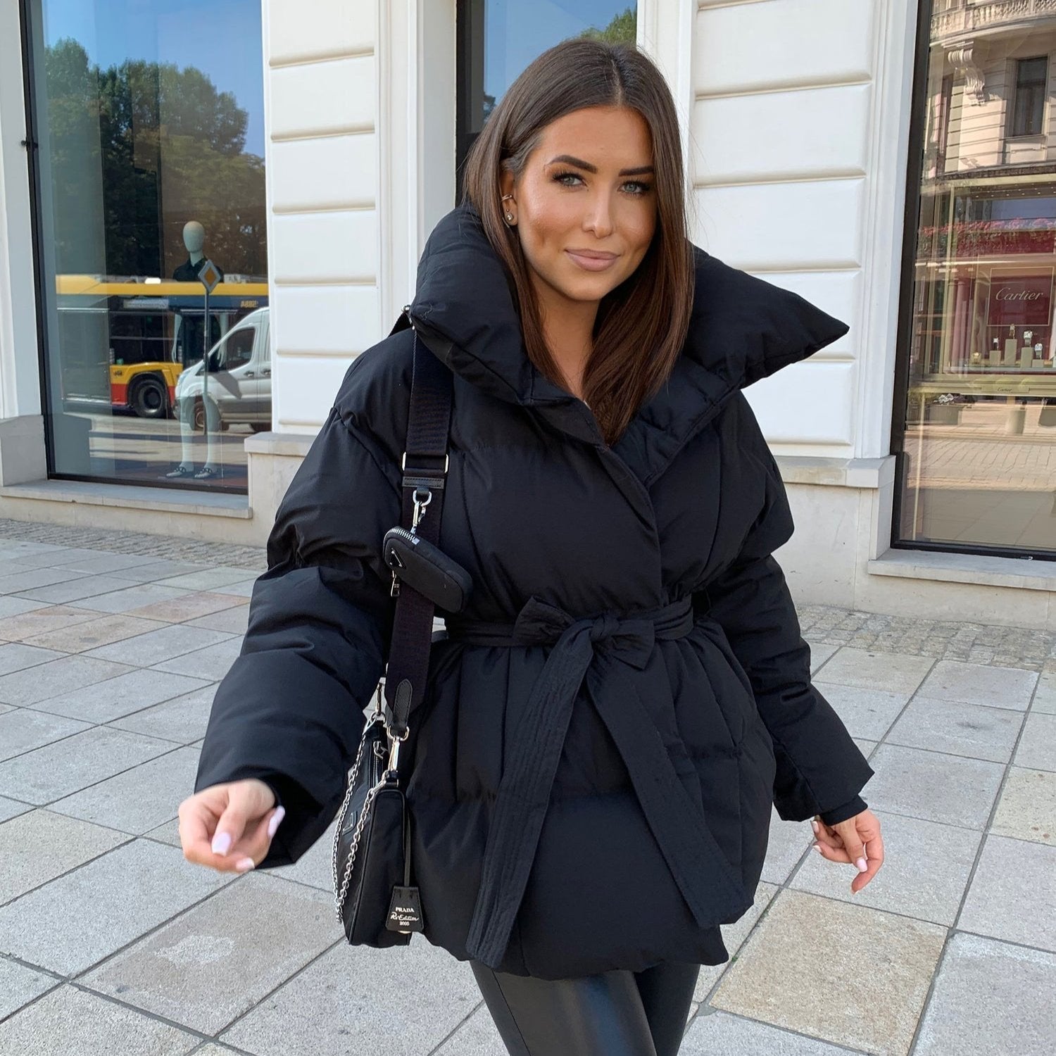 Madelief | Chique pufferjas met strikceintuur, pofmouwen, moderne pasvorm, comfortabele jas