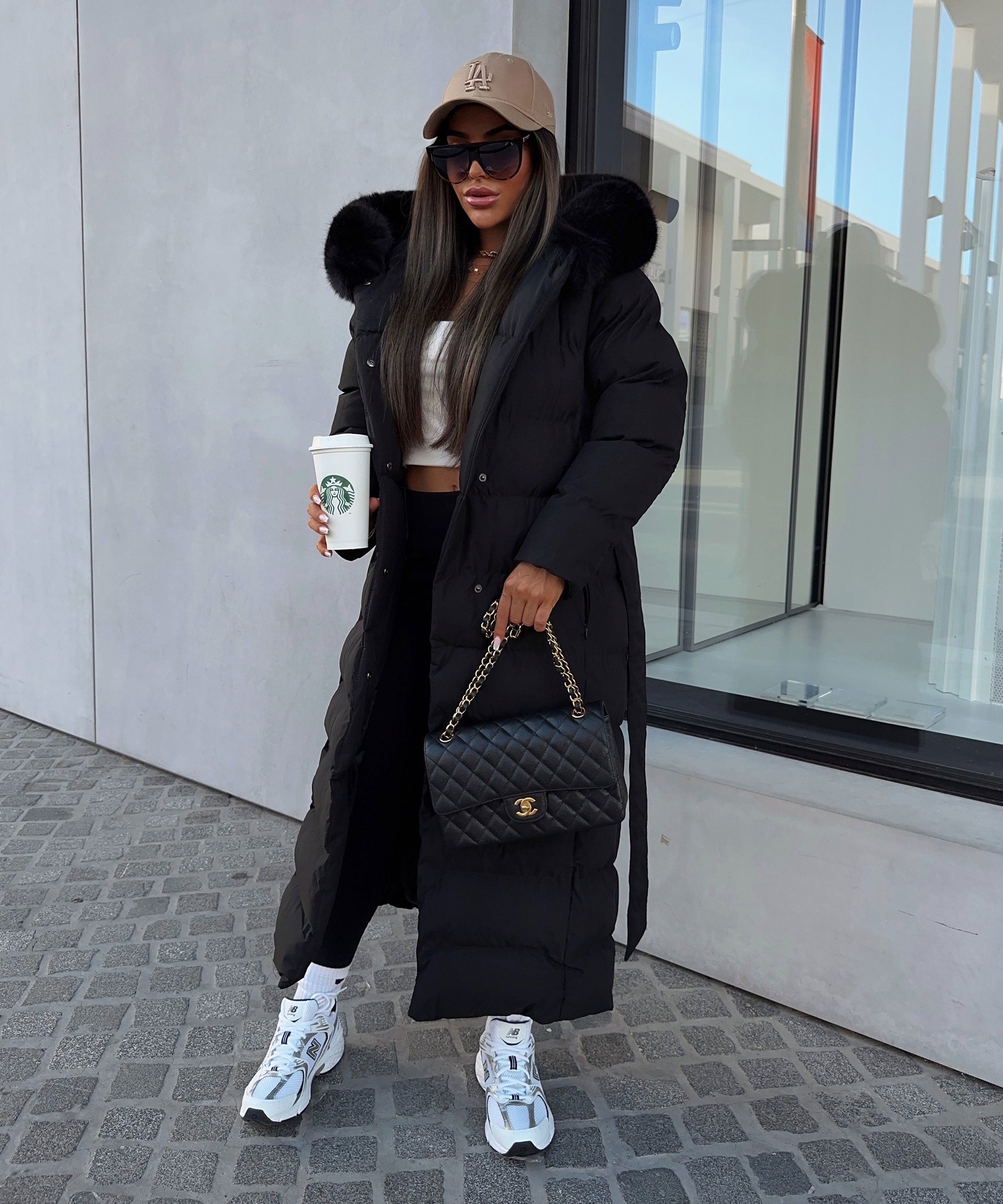 Gitte | Zwarte parka met capuchon voor dames – Waterdichte winterjas voor buiten en casual kleding