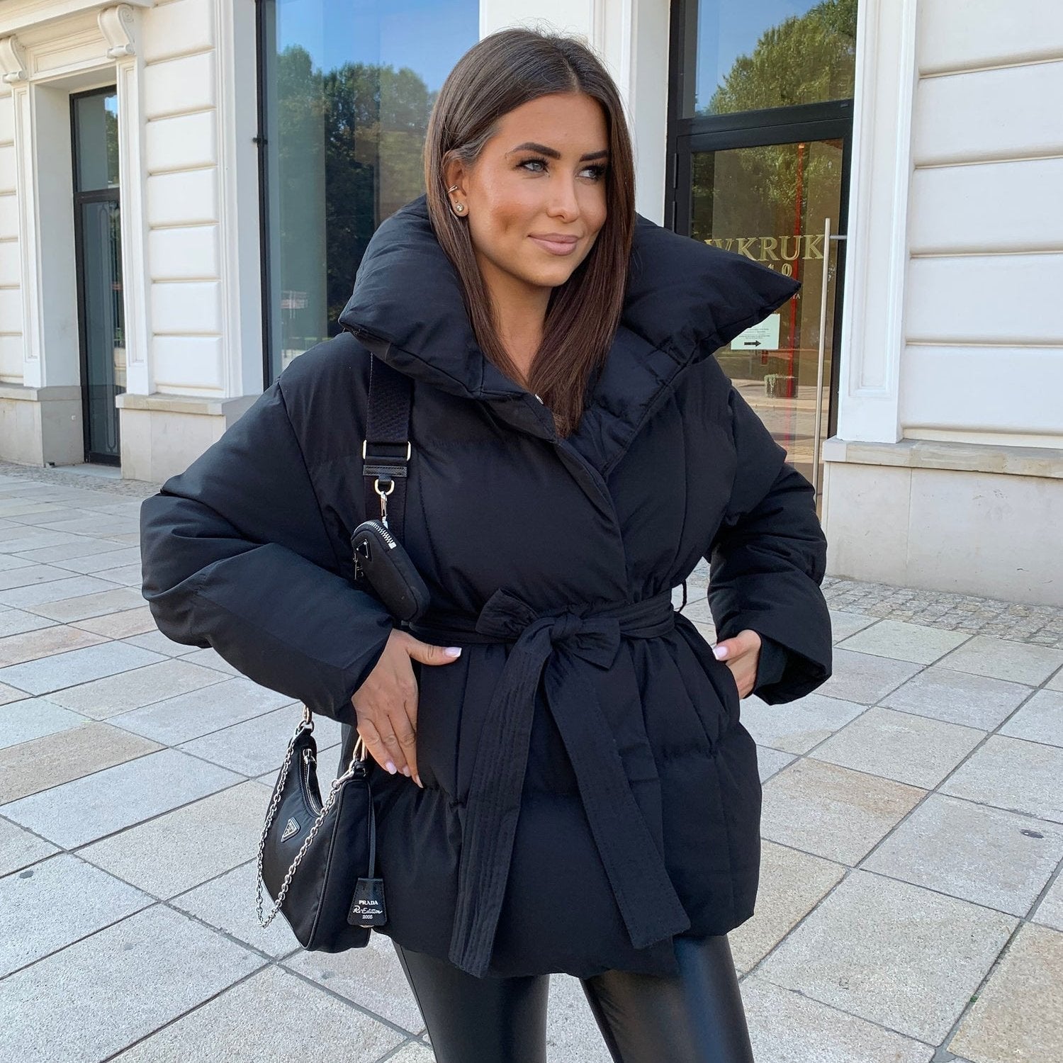 Madelief | Chique pufferjas met strikceintuur, pofmouwen, moderne pasvorm, comfortabele jas