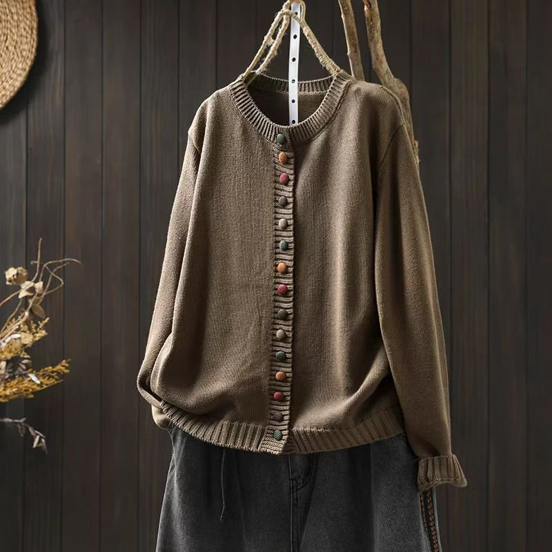 Marietta | Klassieke gebreide trui – Relaxed fit, veelkleurige knopen, zachte warme gebreide pullover