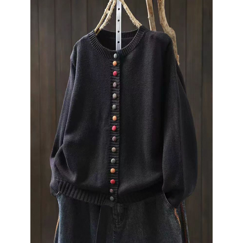 Marietta | Klassieke gebreide trui – Relaxed fit, veelkleurige knopen, zachte warme gebreide pullover