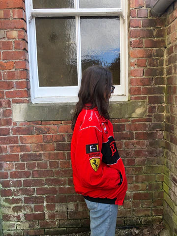 Selith | Damesjas Vintage Rode Ferrari - Stijlvolle Racingjas, Retro Motorsport Geïnspireerd