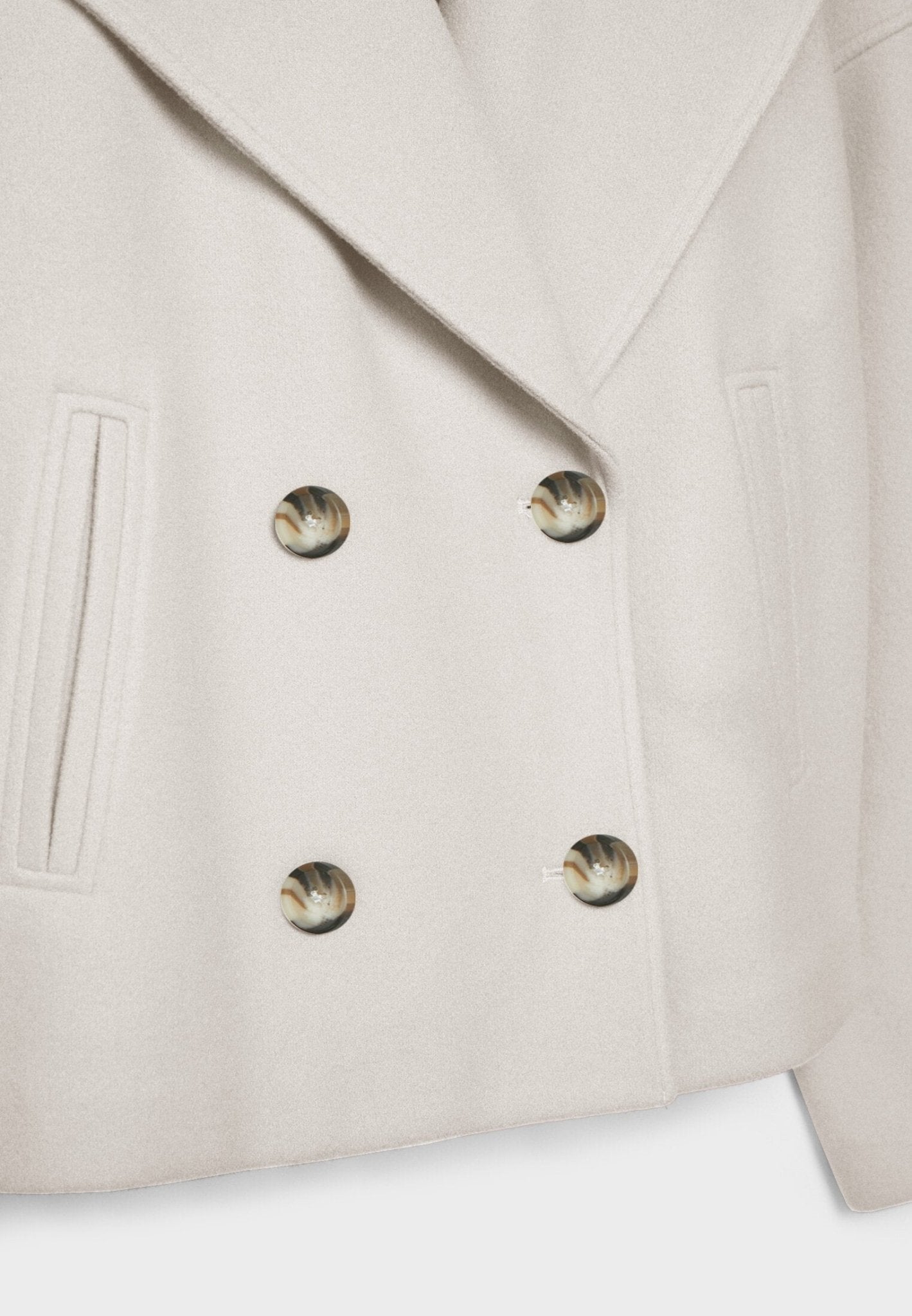 Xaviera | Korte winterjas voor dames met dubbele knoopsluiting – jas van wolmix met brede revers