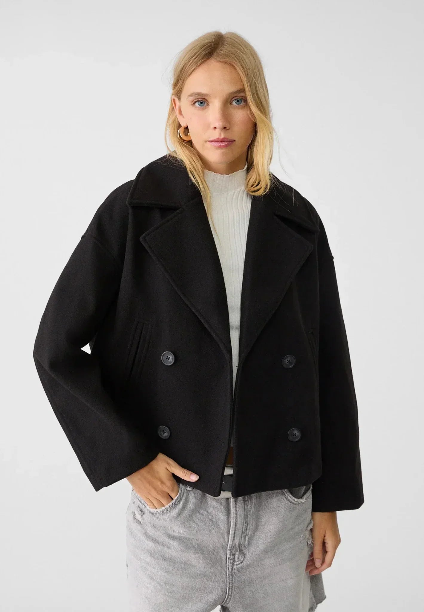 Xaviera | Korte winterjas voor dames met dubbele knoopsluiting – jas van wolmix met brede revers