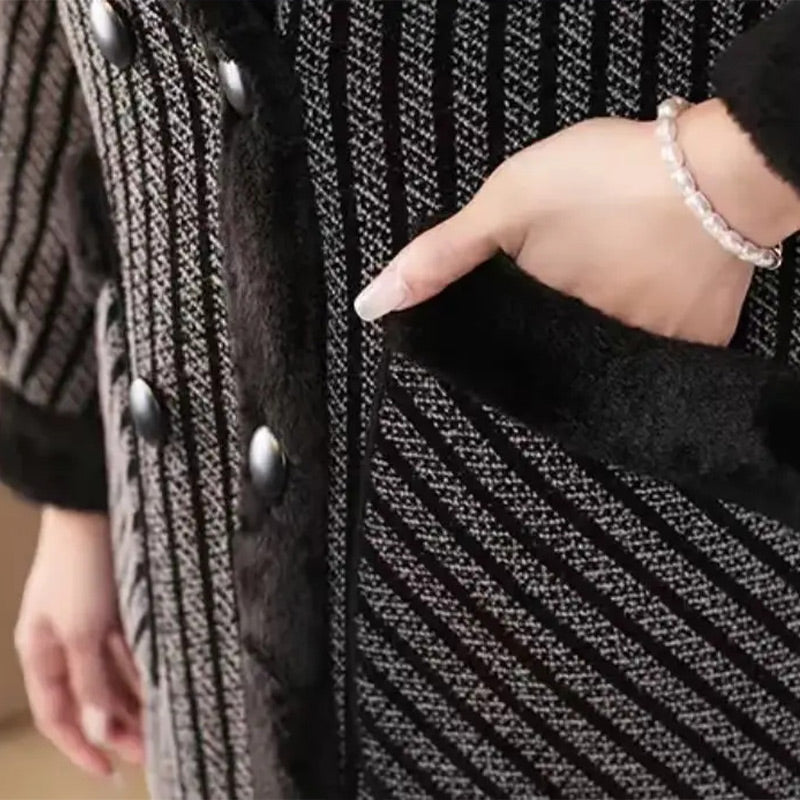 Faerla | Damesjas met dubbele knoopsluiting en zachte fleecevoering – Elegante halflange winterjas