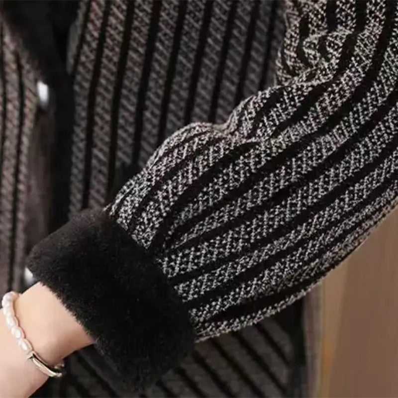 Faerla | Damesjas met dubbele knoopsluiting en zachte fleecevoering – Elegante halflange winterjas