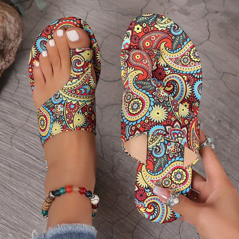 Ethniq | Flat Sandalen met Teenlus en Kleurrijke Print voor dames - Etnisch Festival Schoeisel