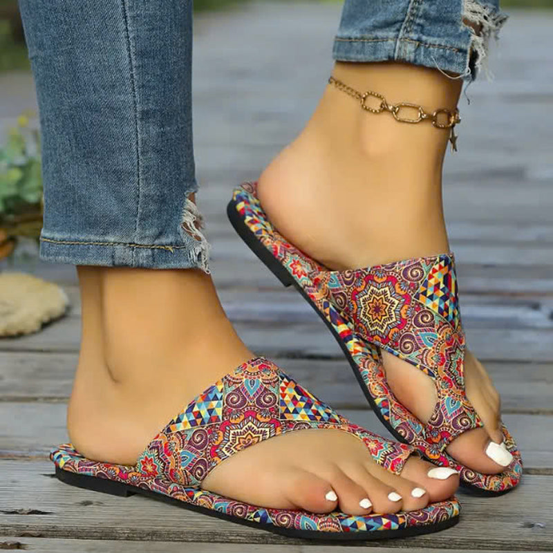 Ethniq | Flat Sandalen met Teenlus en Kleurrijke Print voor dames - Etnisch Festival Schoeisel
