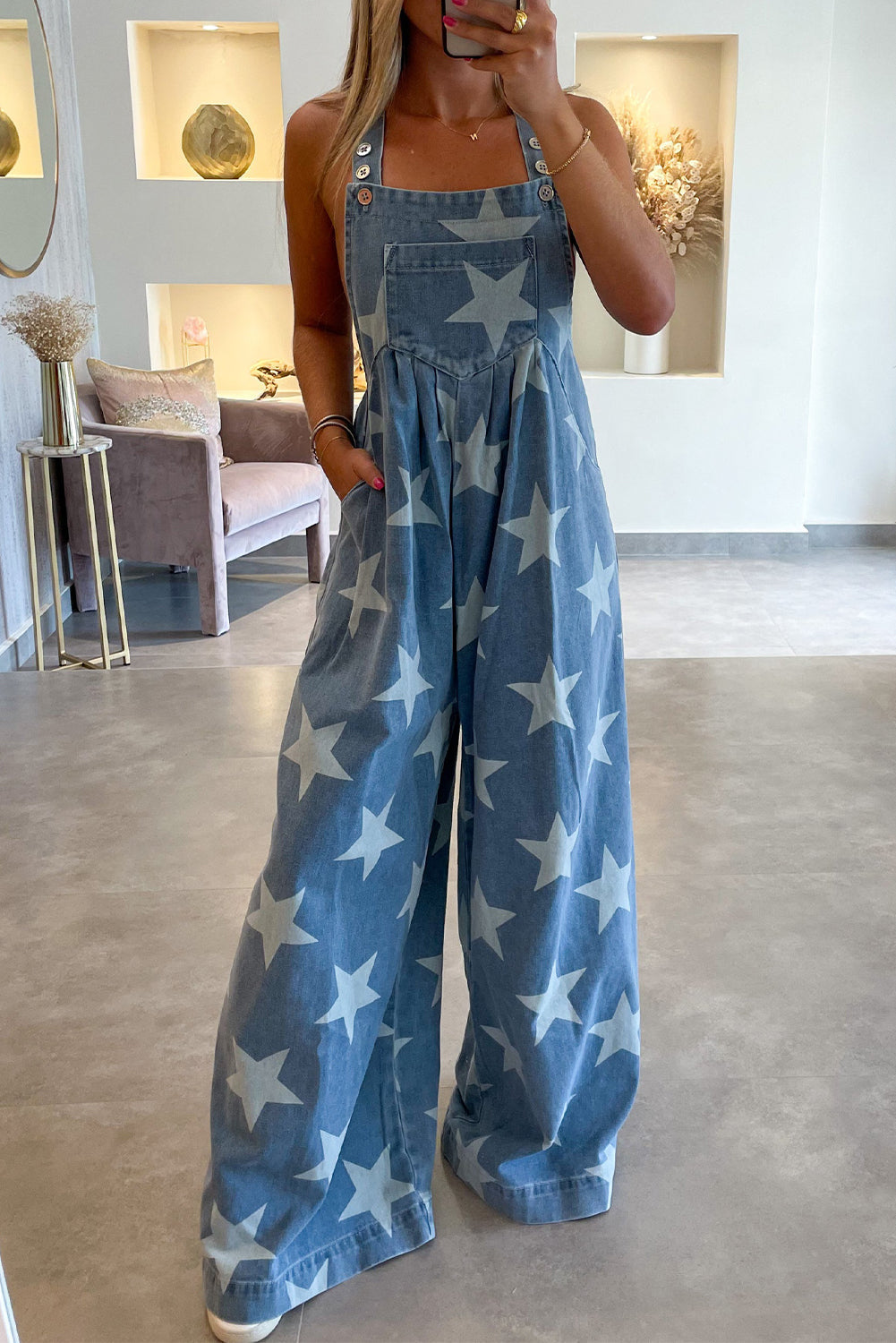 Inessa | Denim Overall met sterrenprint, geknoopte bandjes en geplooide wijde pijpen