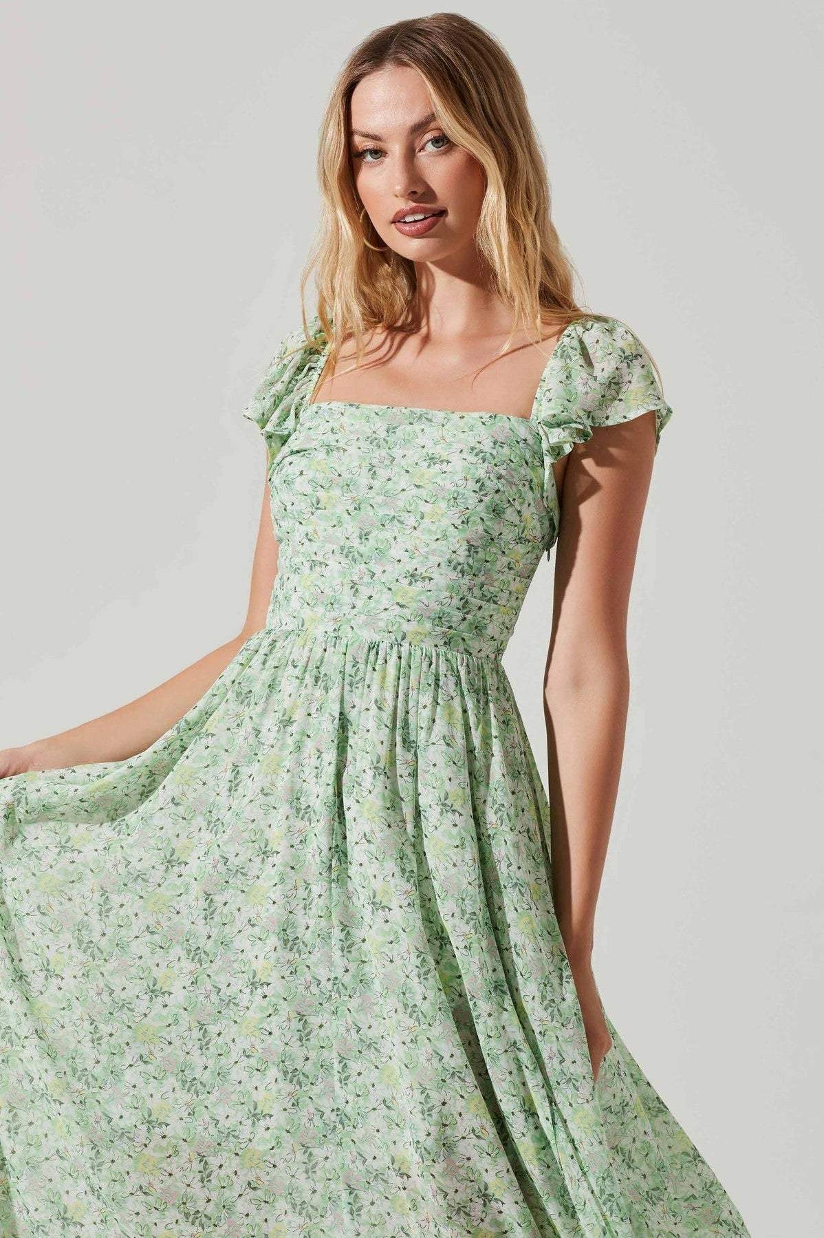 Venelle | Vrouwenjurk met bloemenprint en split - Elegante voorjaarsjurk, stijlvol bloemendesign